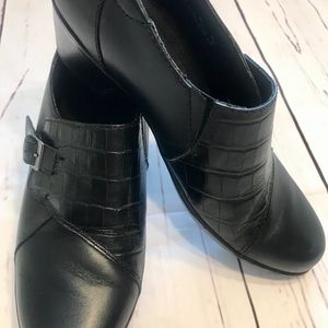 New Clark’s Black Leather Shoes.